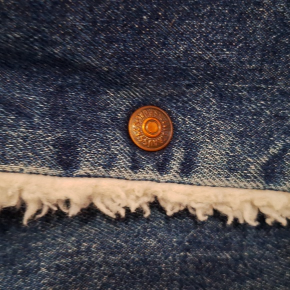 SOLD - Levi's Sherpa Lined Denim Trucker Jacket - Picture 6 of 11
